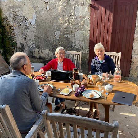 Au Pied Du Chateau Bourdeilles Екстериор снимка